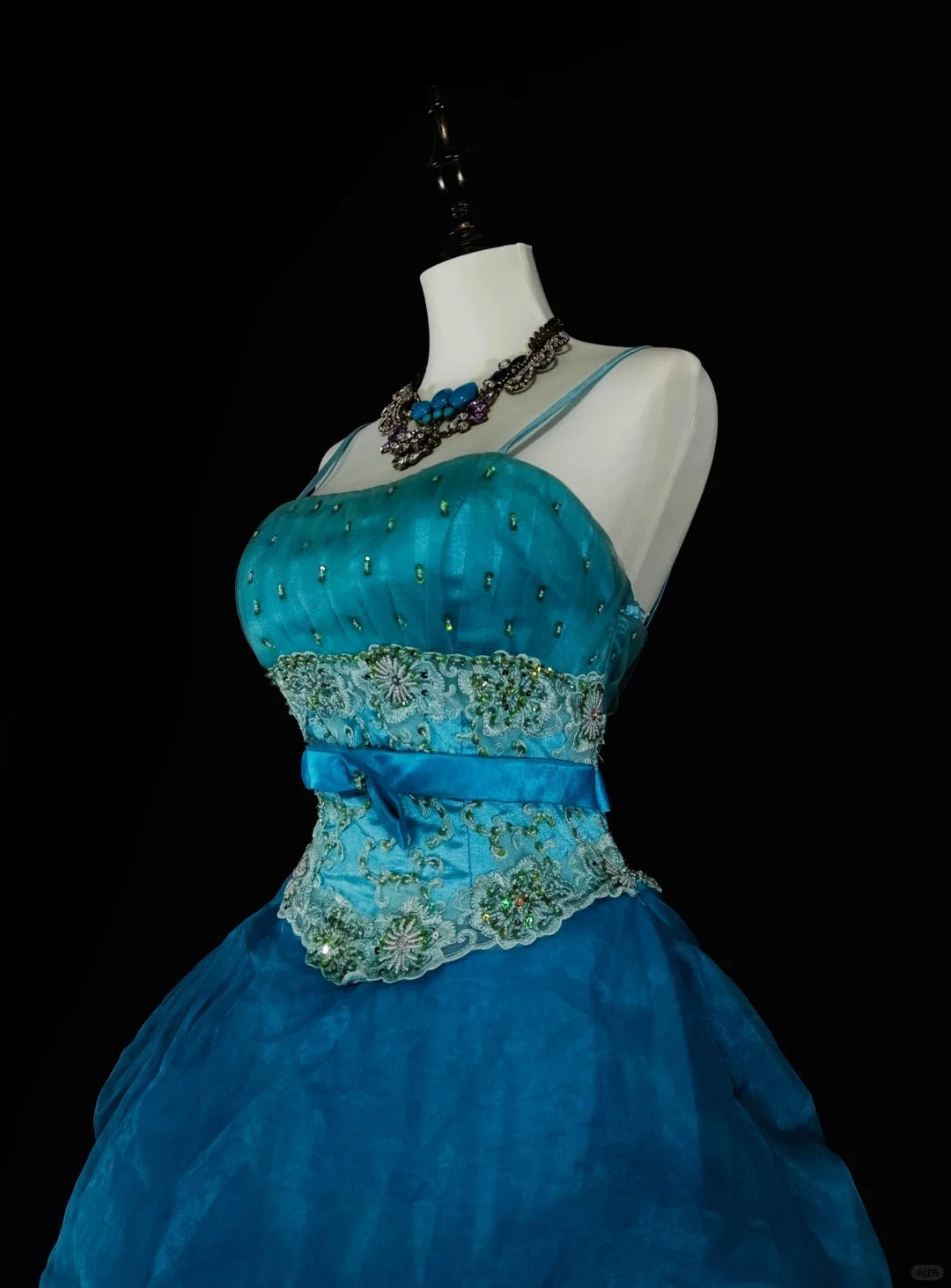 Robes de bal vintage pour le bal Bretelles spaghetti bleues avec perles Robe de soirée longue années 80 N2701