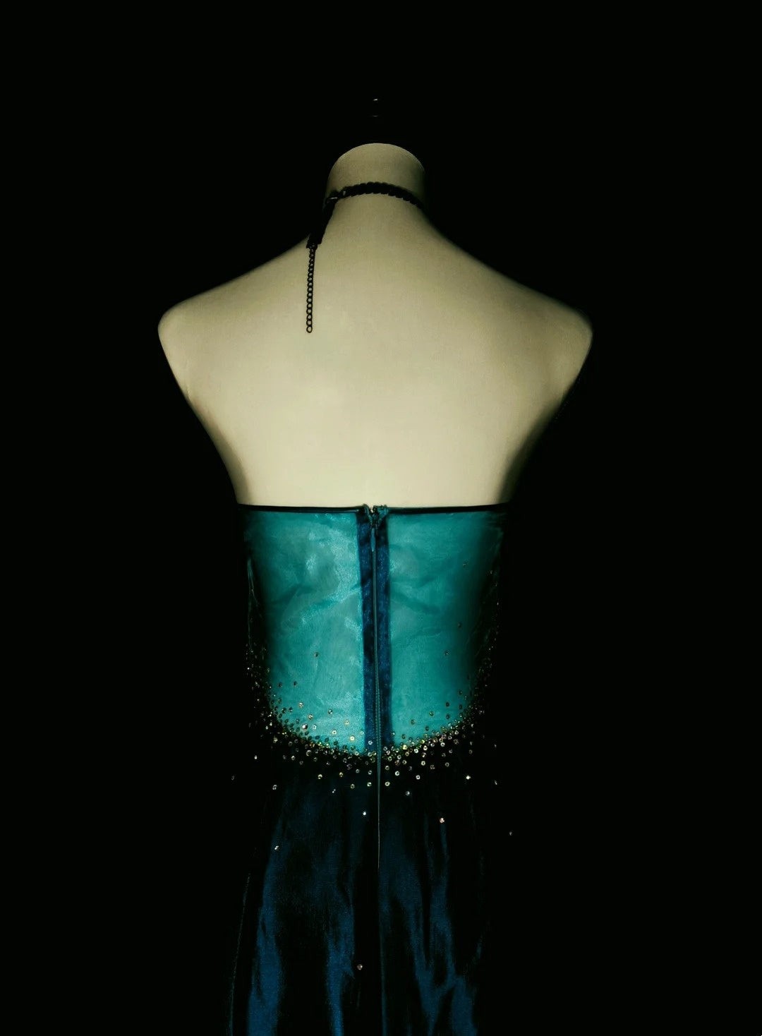 Robe de bal longue sirène vintage sans bretelles en satin vert foncé, style années 80, référence N1438