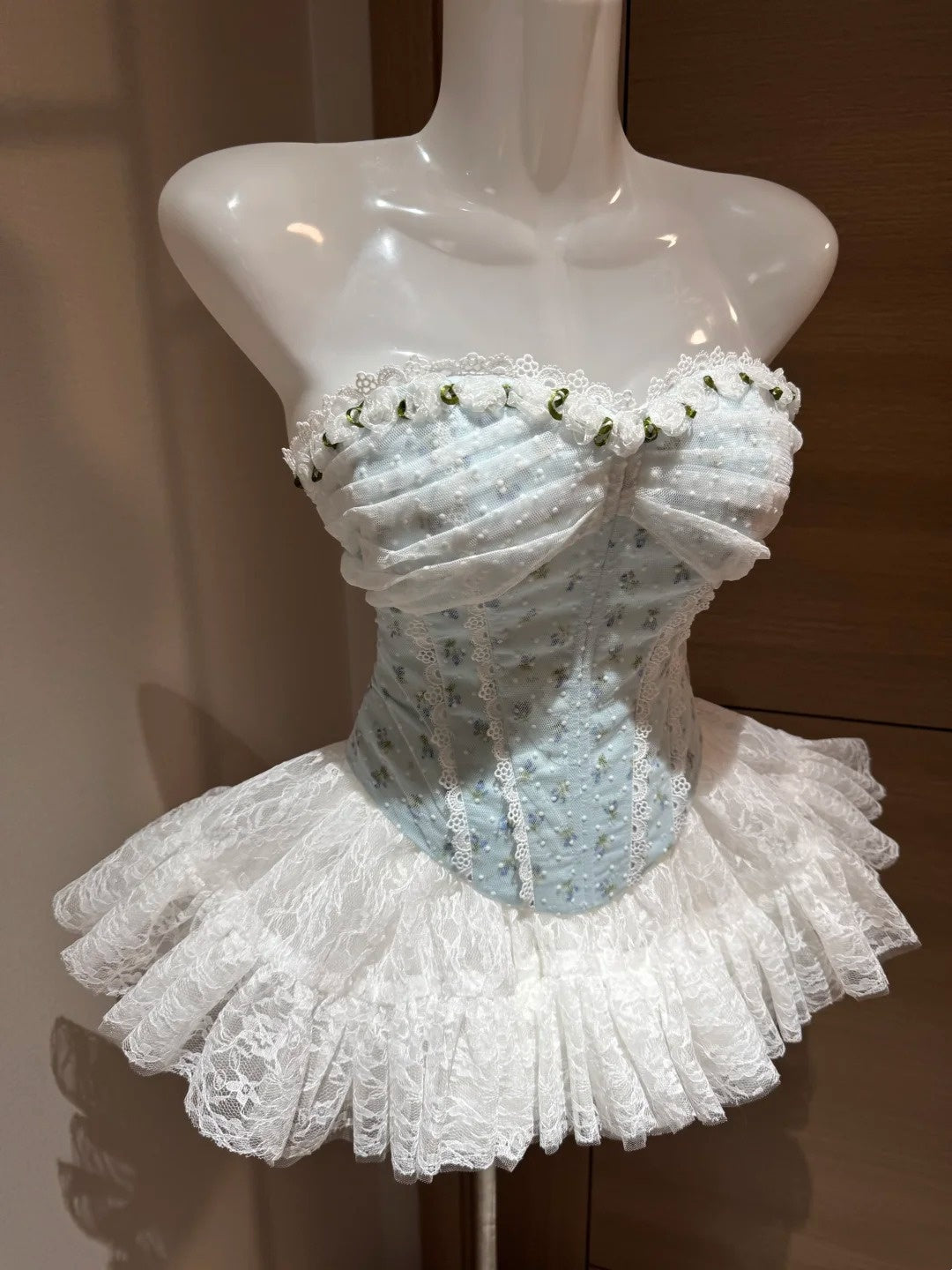 Mignonne robe de bal bustier en dentelle Nuit à Rio Idées tenues d'inspiration pour le bal de promo/anniversaire Robes de bal de fin d'année RB4028
