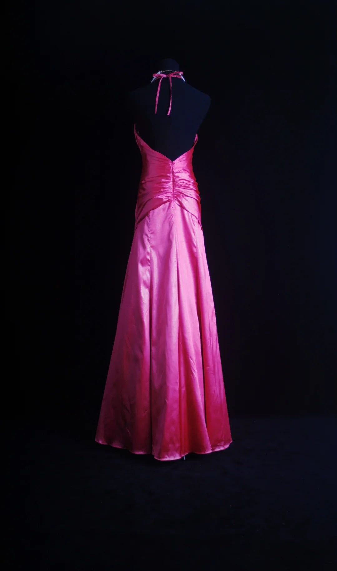 Robe de bal longue rétro rose fuchsia en satin, coupe trapèze, dos nu, inspiration années 2000, tenue de soirée pour un 19e anniversaire, N502