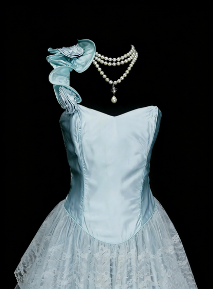Einzigartiges Ballkleid mit One-Shoulder-Schnitt, hellblauer Tüll, inspiriert von den Homecoming-Kleidern der 2000er Jahre, Modell N1441