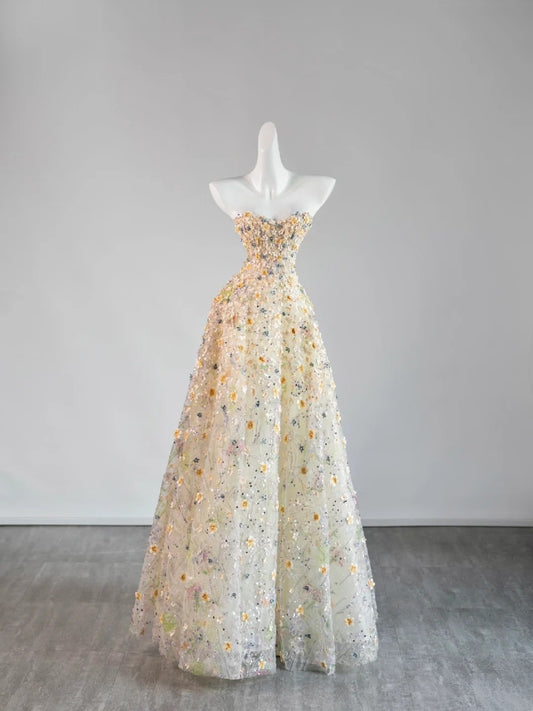 Robe de bal longue à imprimé floral et décolleté cœur, inspiration pour une tenue de soirée N242