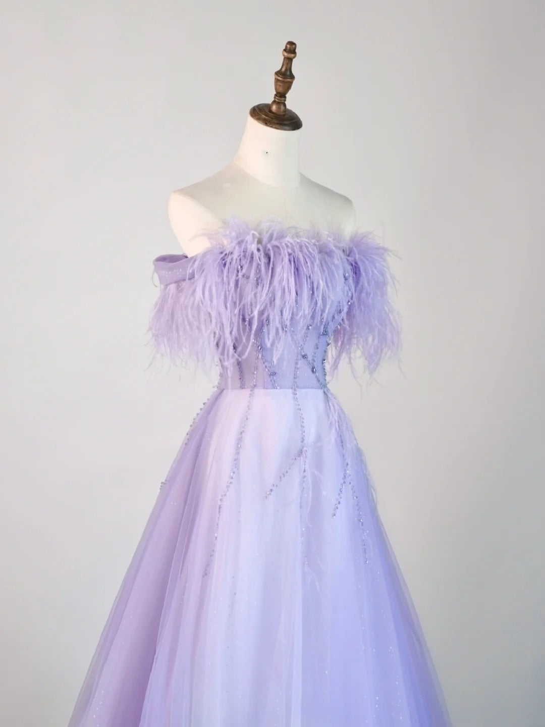 Robe de bal bustier en tulle lilas ornée de plumes, robe longue de soirée élégante et tendance pour le lycée, tenue de fête, robe de bal N678