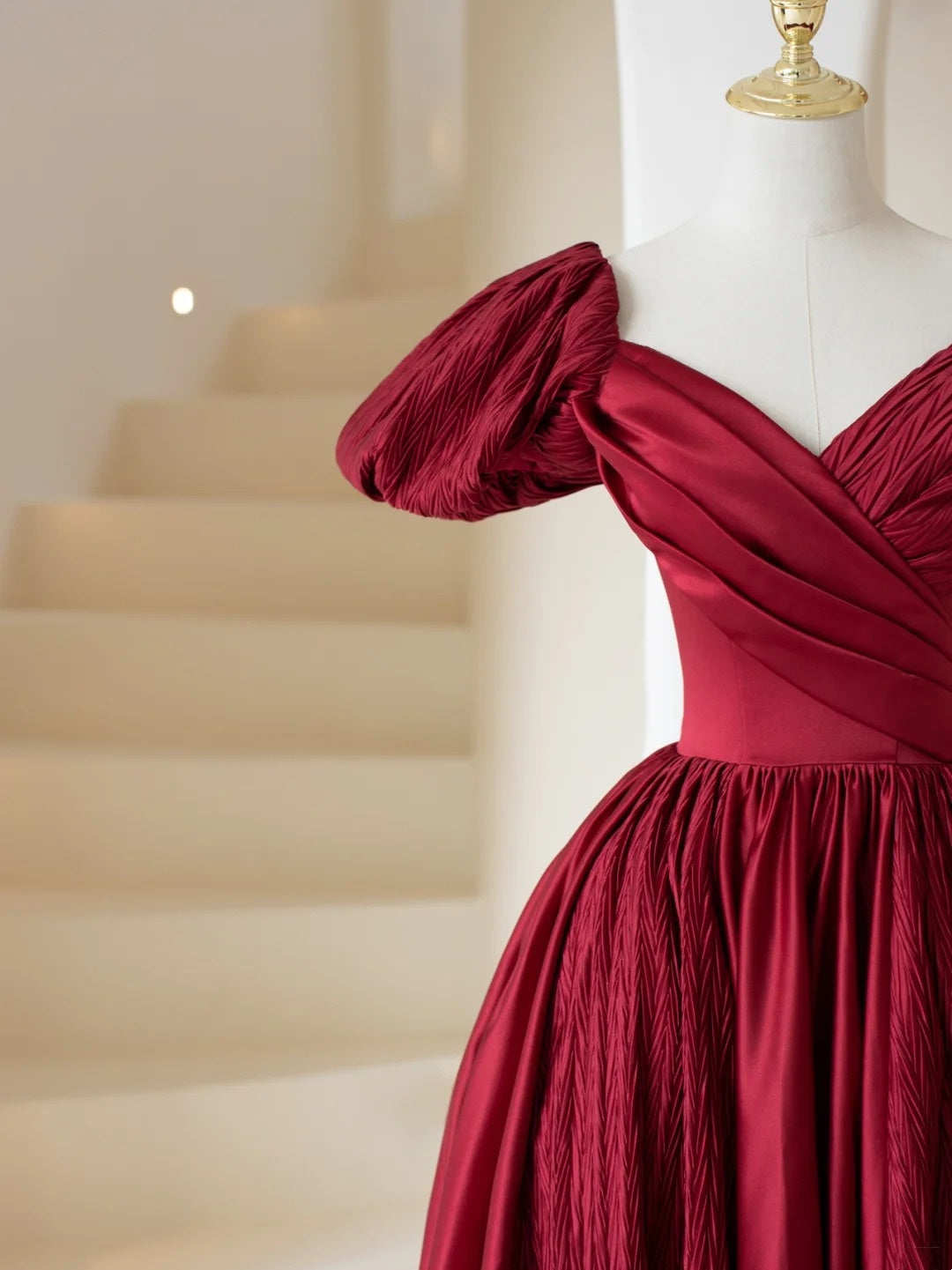 Stilvolles, bordeauxrotes A-Linien-Abendkleid mit V-Ausschnitt und Ärmeln – Inspiration für formelle Party- und Abschlussballkleider (Modell N197)