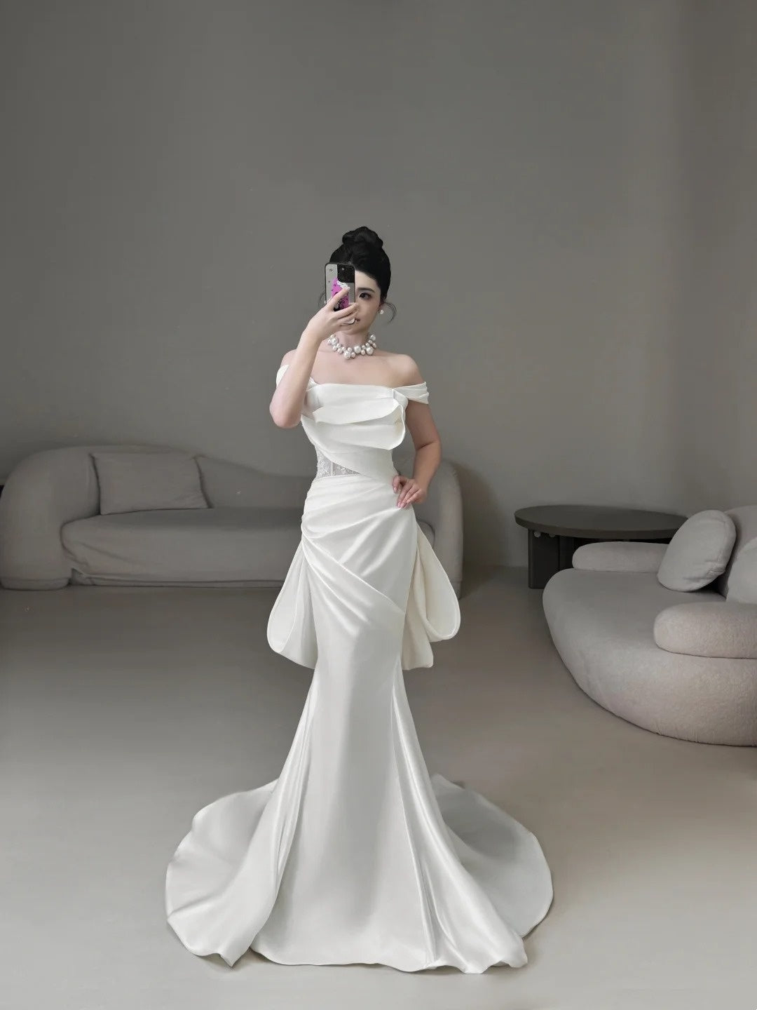 Klassisches Meerjungfrauen-Brautkleid, schulterfrei, weiß, aus Satin, mit kurzen Ärmeln, Sommerbrautkleid N235