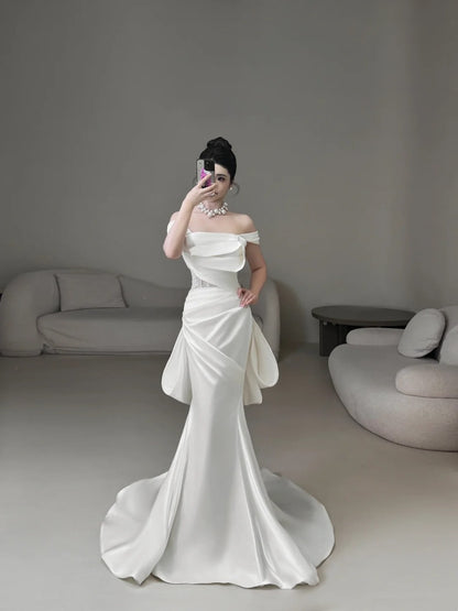 Klassisches Meerjungfrauen-Brautkleid, schulterfrei, weiß, aus Satin, mit kurzen Ärmeln, Sommerbrautkleid N235