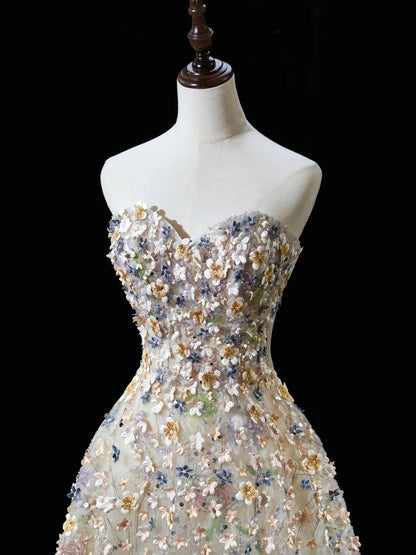Robe de bal ravissante en tulle fleuri, décolleté cœur, longueur thé, inspiration tenue de soirée N303