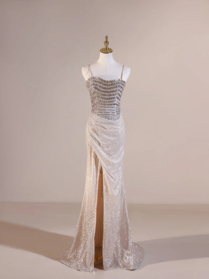Sexy Meerjungfrauen-Abendkleid mit Spaghettiträgern, Champagner, Perlenstickerei, Schlitz und Wickeloptik – ein beeindruckendes Outfit für den 19. Geburtstag (Abendkleid N238).