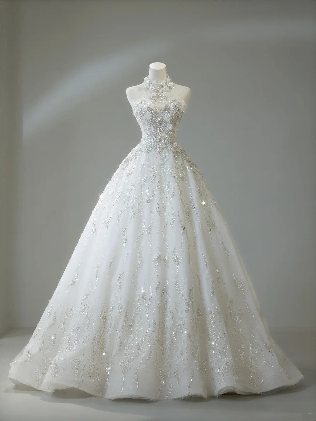 Robe de mariée classique à col montant, ornée de cristaux et de sequins blancs, idéale pour l'été (N276)