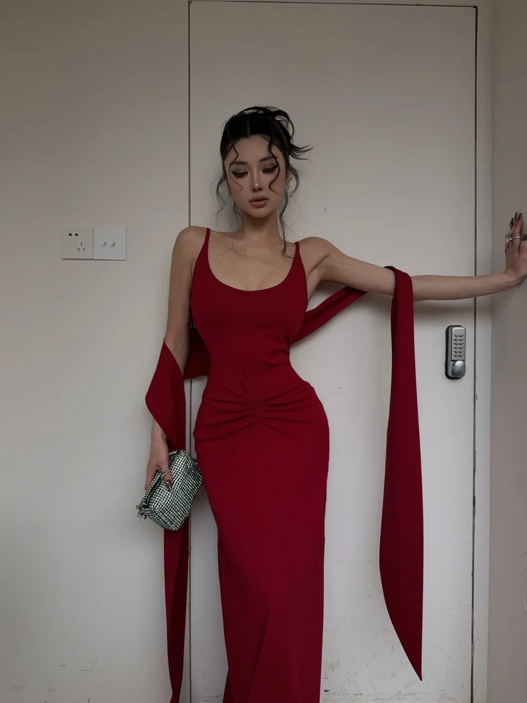 Einzigartiges Meerjungfrauen-Spaghettiträgerkleid in leuchtendem Rot mit Schal – langes Ballkleid, Inspiration für Geburtstagskleider, formelles Abendkleid N464