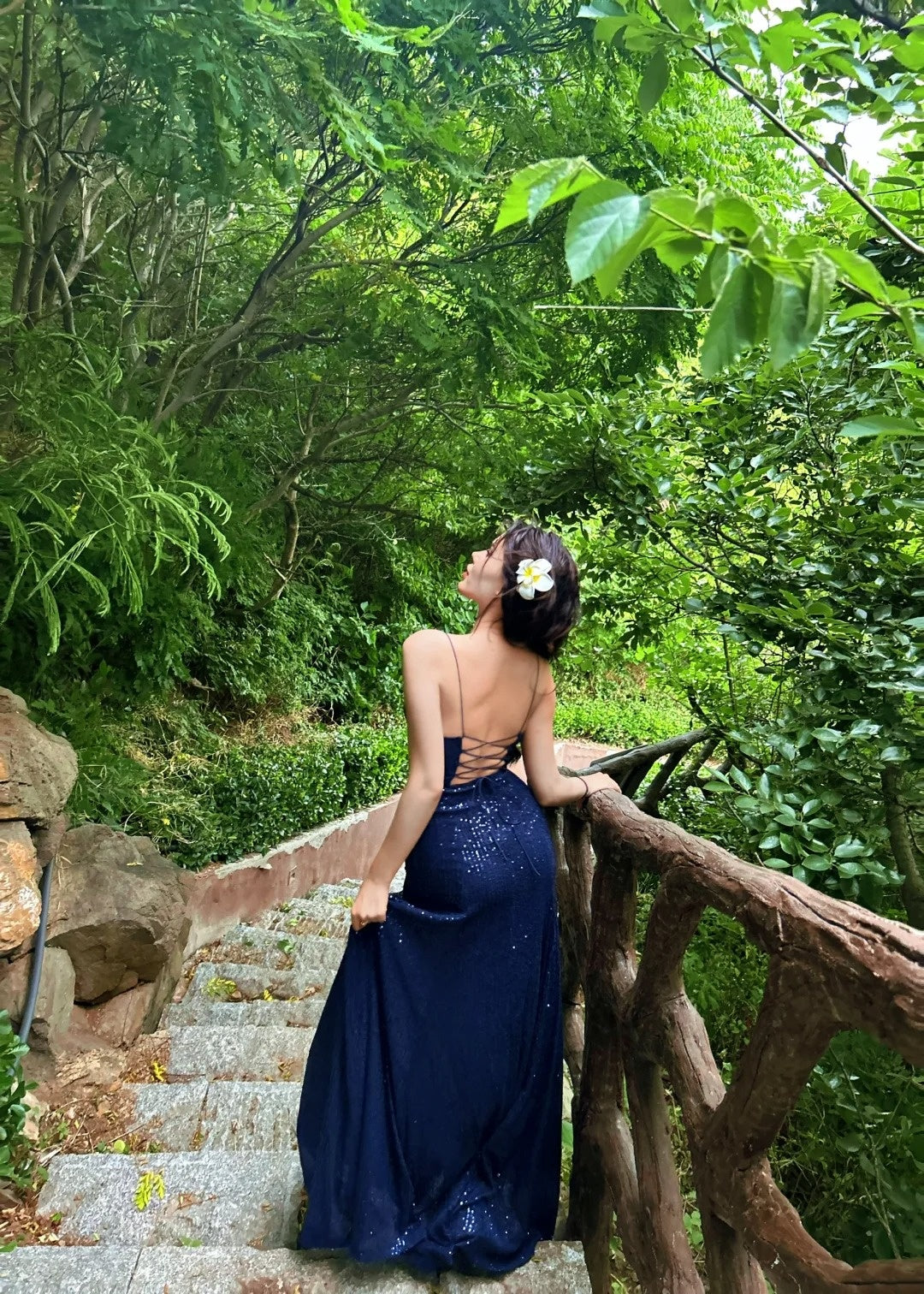 Robe de bal longue sirène bleu marine sexy à col en V et lacets avec fente AB640