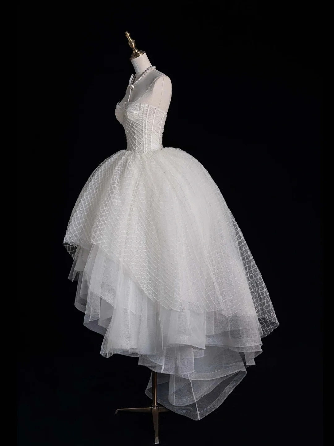 Elegante Ballkleider, asymmetrische, trägerlose weiße Tüllkleider für Abschlussball, Abiturkleid, Outfits zum 20. Geburtstag N507