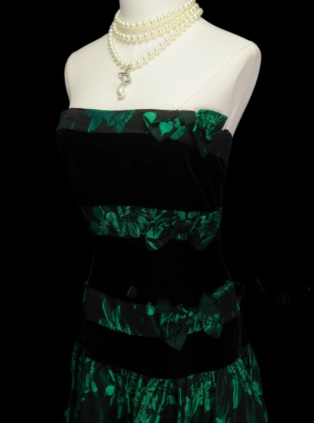 Robe bustier vert foncé en satin à fleurs, coupe trapèze, inspiration années 2000, style Y2K, référence N1383
