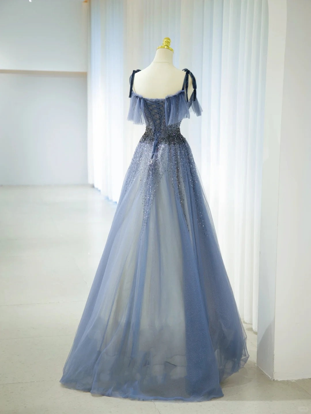 Robe de Soirée Longue de Bal de Promo en A Douce Bleue Grise avec Perles et Bretelles Fines N2856