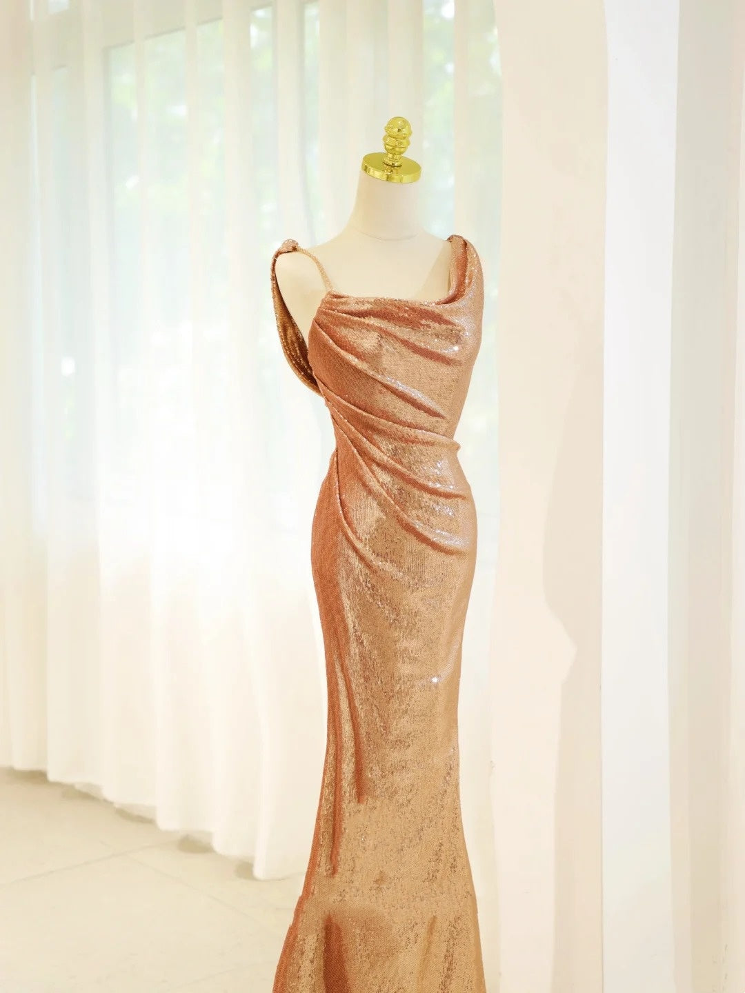 Belles robes de bal sirène dorées à sequins avec longue robe de soirée plissée N2935