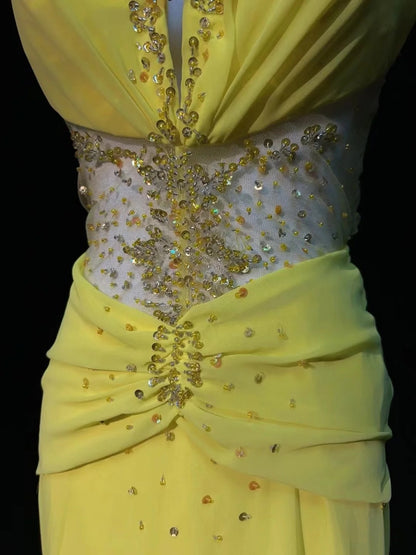 Vintage Prom Dresses A Linie Neckholder V-Ausschnitt Gelb Chiffon Rückenfrei 1990er Lange Formelle Abendkleid N2640