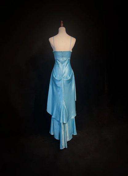 Robes de bal modestes Sirène Col Halter Satin Bleu Sans Manches Avec Volants Robe de soirée formelle N3828