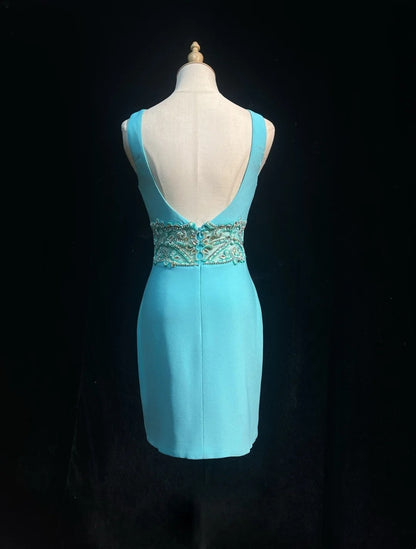 Elegantes Etui-Kleid mit U-Boot-Ausschnitt, hellblauem Satin, kurzes Mini-Heimkehrkleid, Hoco-Kleider N2441