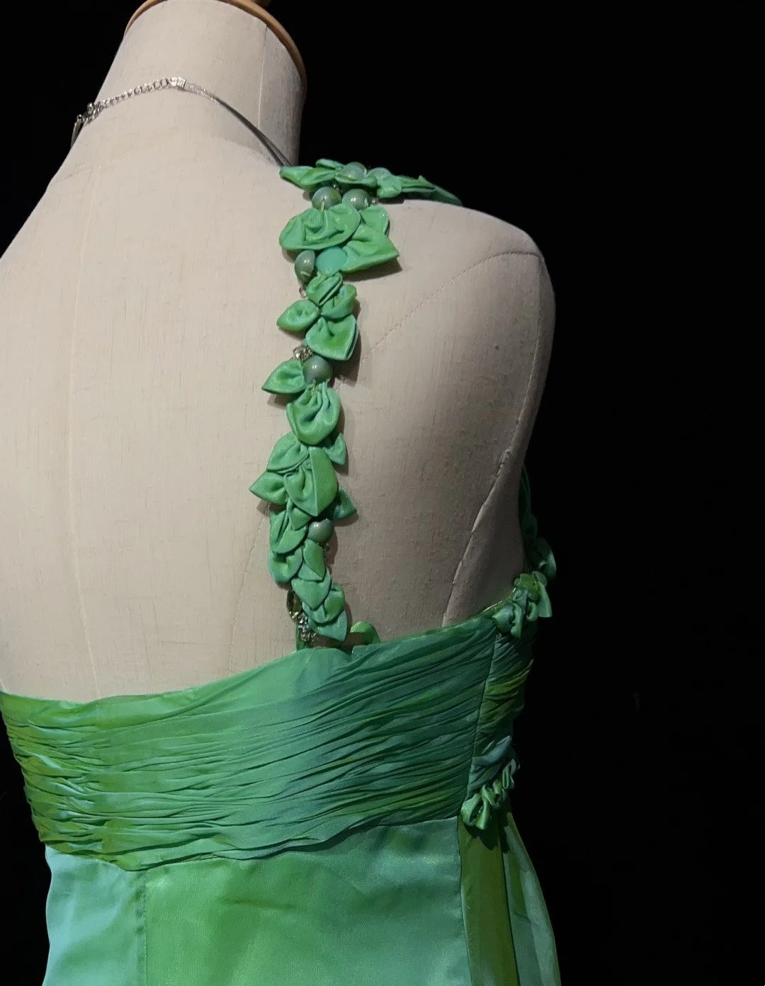 Magnifique Robe de Bal Coupe Droite Épaule Dénudée en Chiffon Vert avec Fleurs Longue Robe de Soirée Formelle N2889