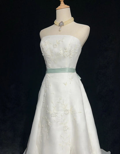 Robes de mariée uniques ligne A bustier blanc avec perles jardin d'été longue robe de mariée N3676