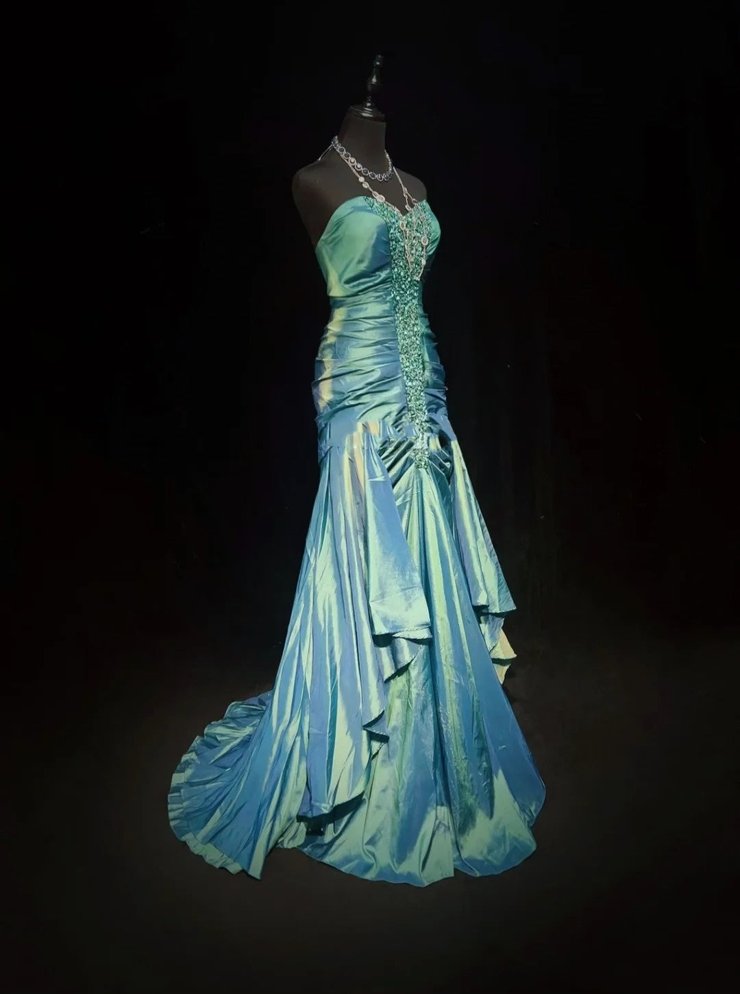 Élégantes robes de bal sirène en taffetas vert bustier perlé sans manches longue robe de soirée N2896
