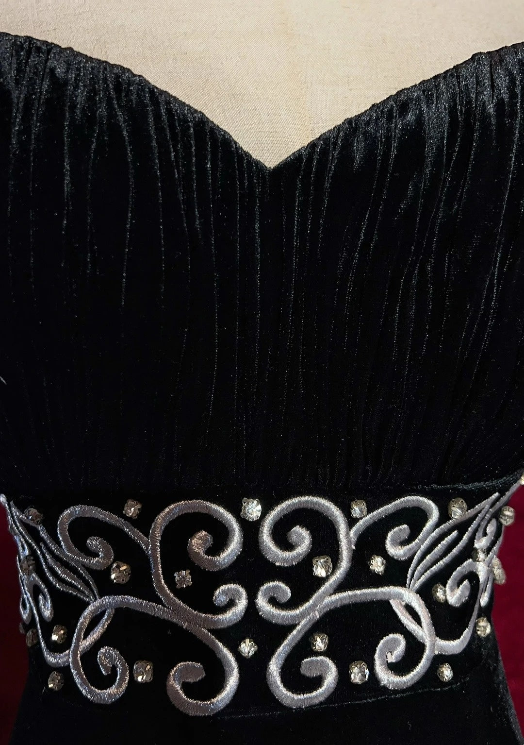 Robes de Bal Glamour Robe de Soirée Sirène Cœur Sans Bretelles Noire Velours Brodé Robe de Cérémonie N2883