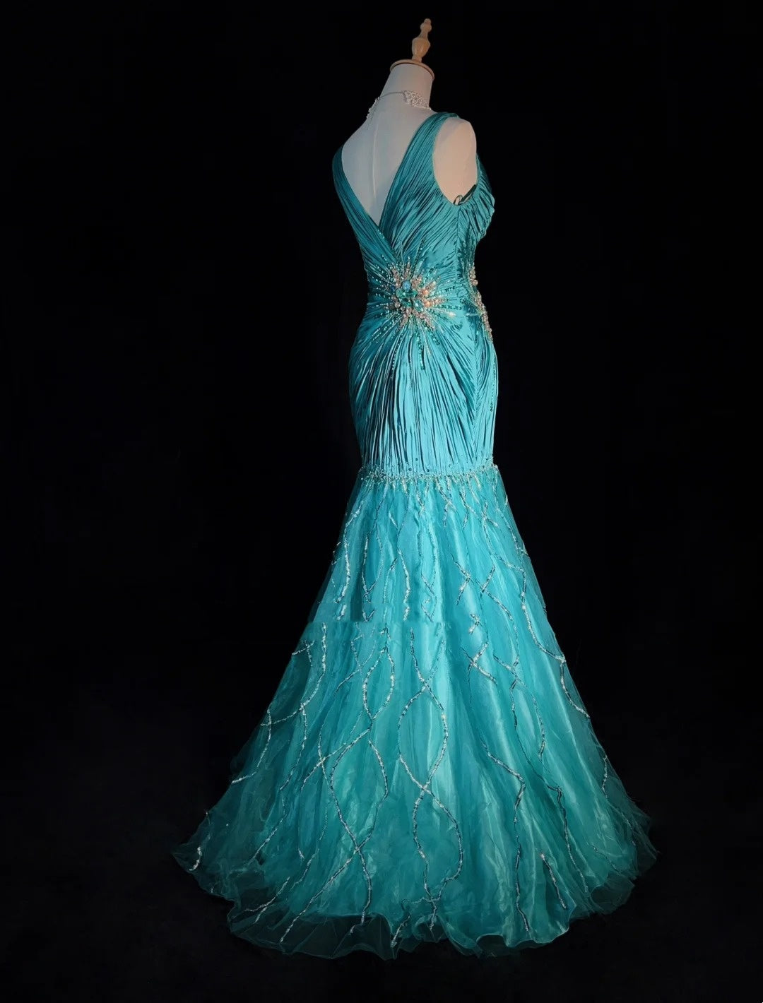 Bescheidene Abschlussballkleider Inspiration Meerjungfrauen-V-Ausschnitt Blau mit Rüschen und Perlen für Damen Formelles Kleid N3234