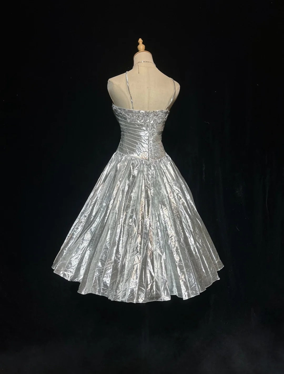 Robe de bal vintage bretelles fines grise longueur genou Inspo senior Robe de soirée d'anniversaire 16e Robes de rentrée scolaire RB3952