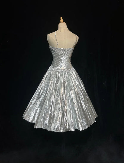 Robe de bal vintage bretelles fines grise longueur genou Inspo senior Robe de soirée d'anniversaire 16e Robes de rentrée scolaire RB3952