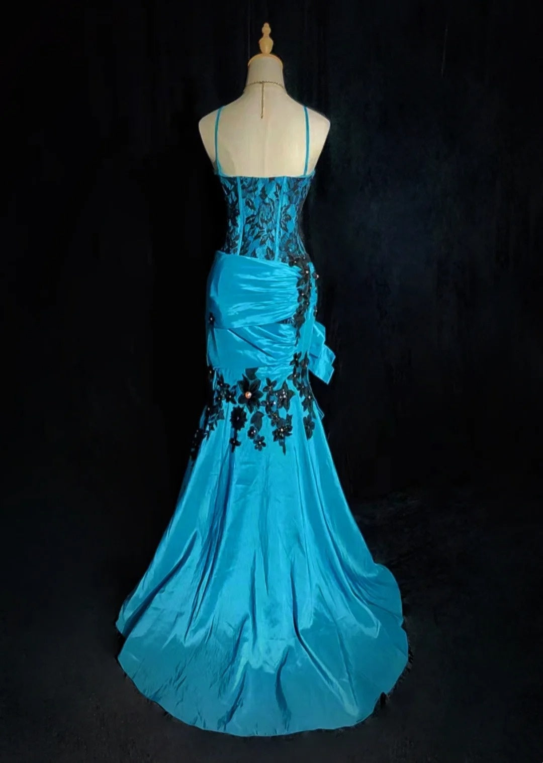 Inspiration Robes de bal vintage Sirène, licol, bleu, noir, dentelle, années 80, avec volants appliqués, robes de soirée N3362