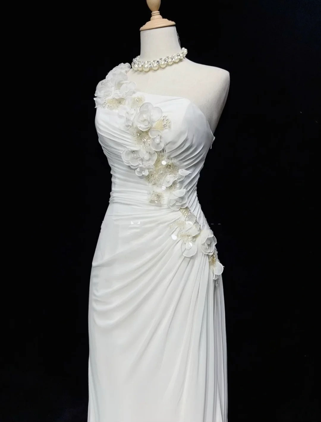 Robes de mariée uniques sirène asymétrique en mousseline blanche avec perles, robe de mariée longue pour jardin d'été N3679