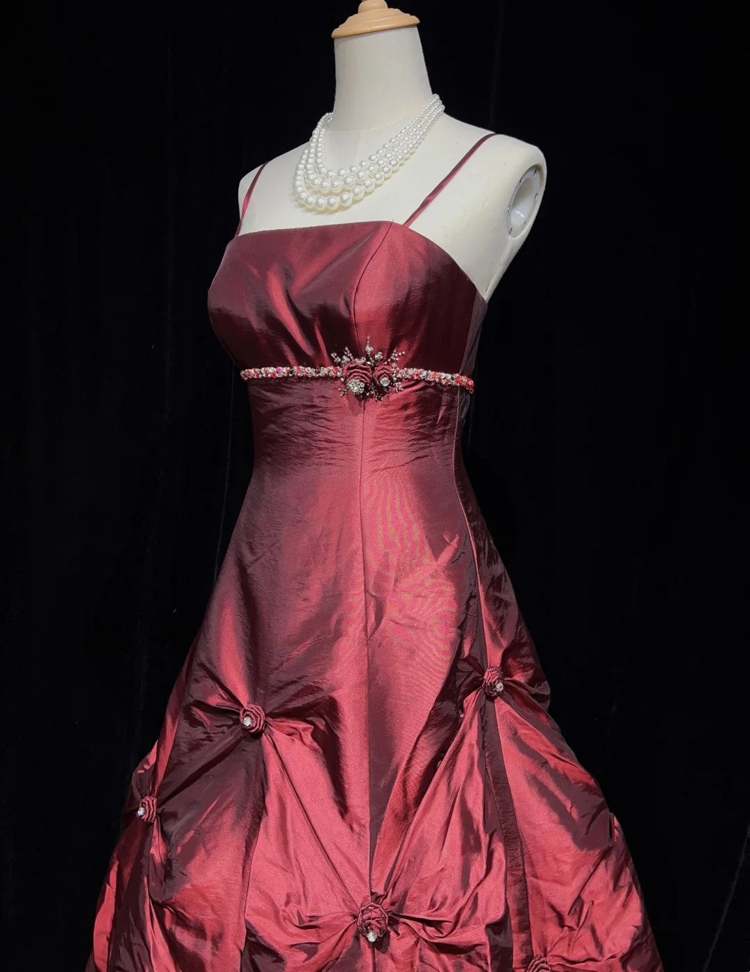 Bescheidene Ballkleider für den Abschlussball, Spaghettiträger, Burgunderroter Satin, Sweet 16 Kleid, formelle Abendgarderobe N3614
