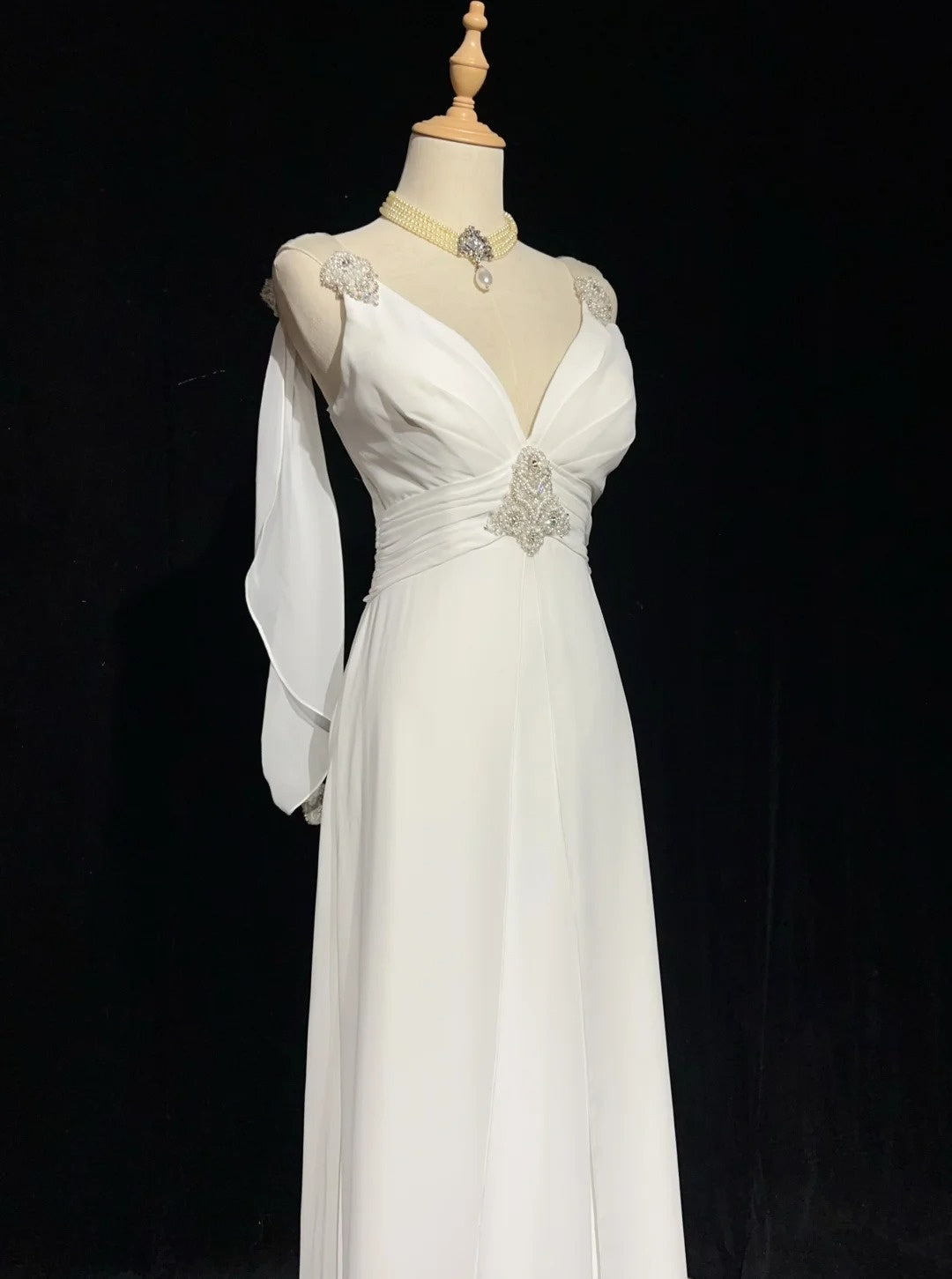 Bescheidene Brautkleider A-Linie V-Ausschnitt Chiffon Strand Sommer mit Perlen Lange Brautkleid N2999