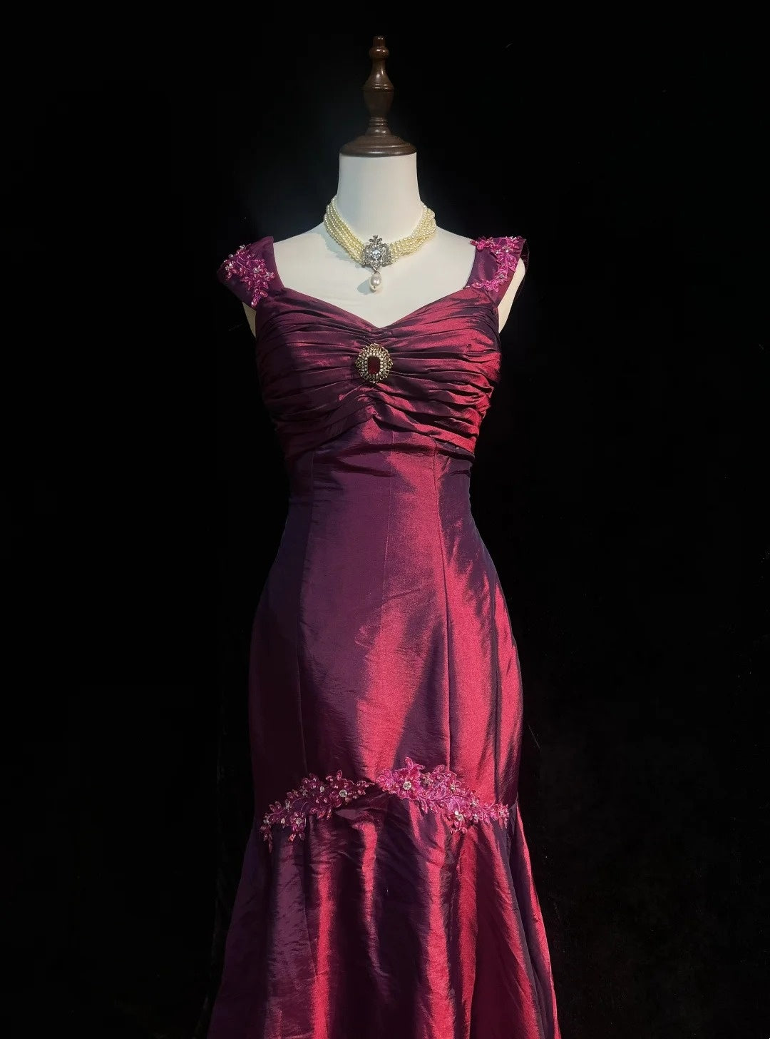 Robes de bal vintage sirène bustier cœur bordeaux en taffetas avec appliques longue robe de soirée N2445