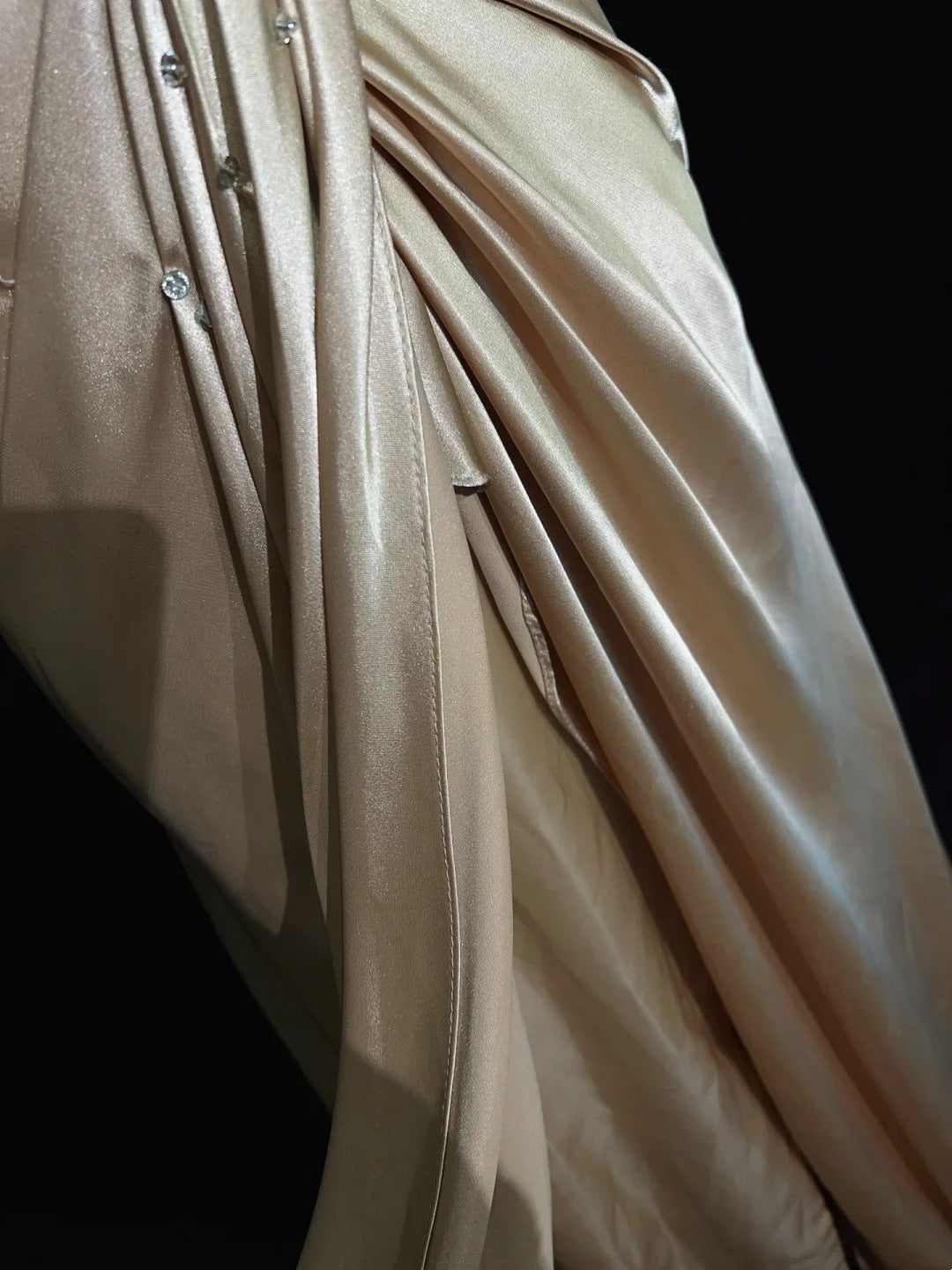 Vintage Abschlussballkleider Inspo A-Linie V-Ausschnitt Gold Satin Lang 1990er Mit Perlen Abendkleider N3347
