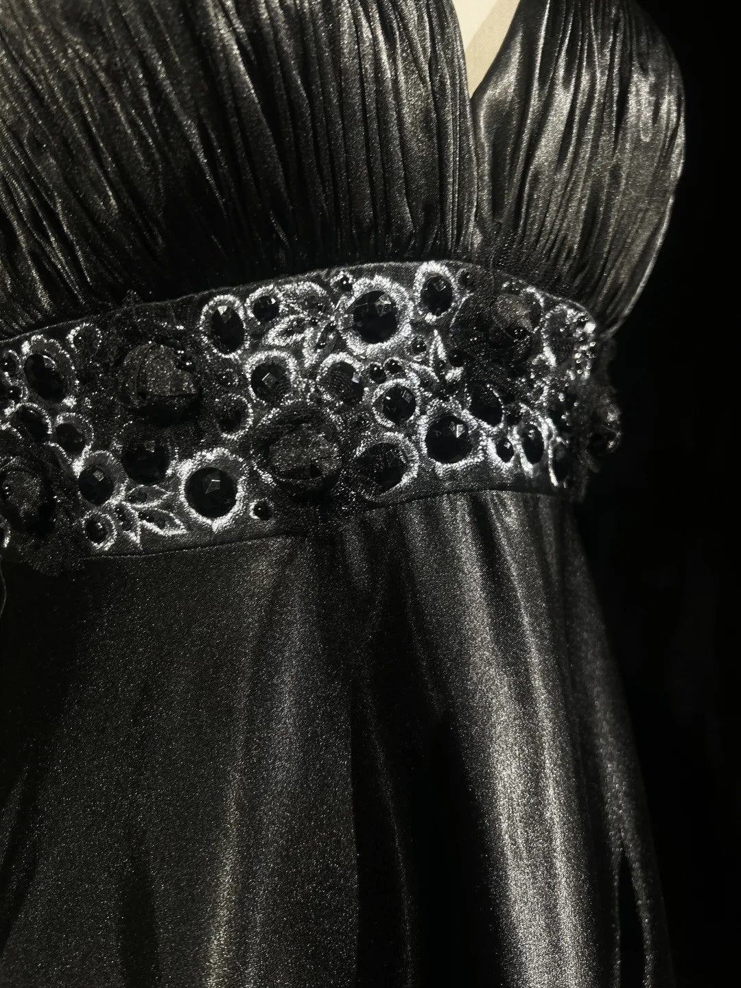 Robes de bal vintage Trapèze Empire Satin Noir Perlées Années 1980 Longue Robe de soirée N2624