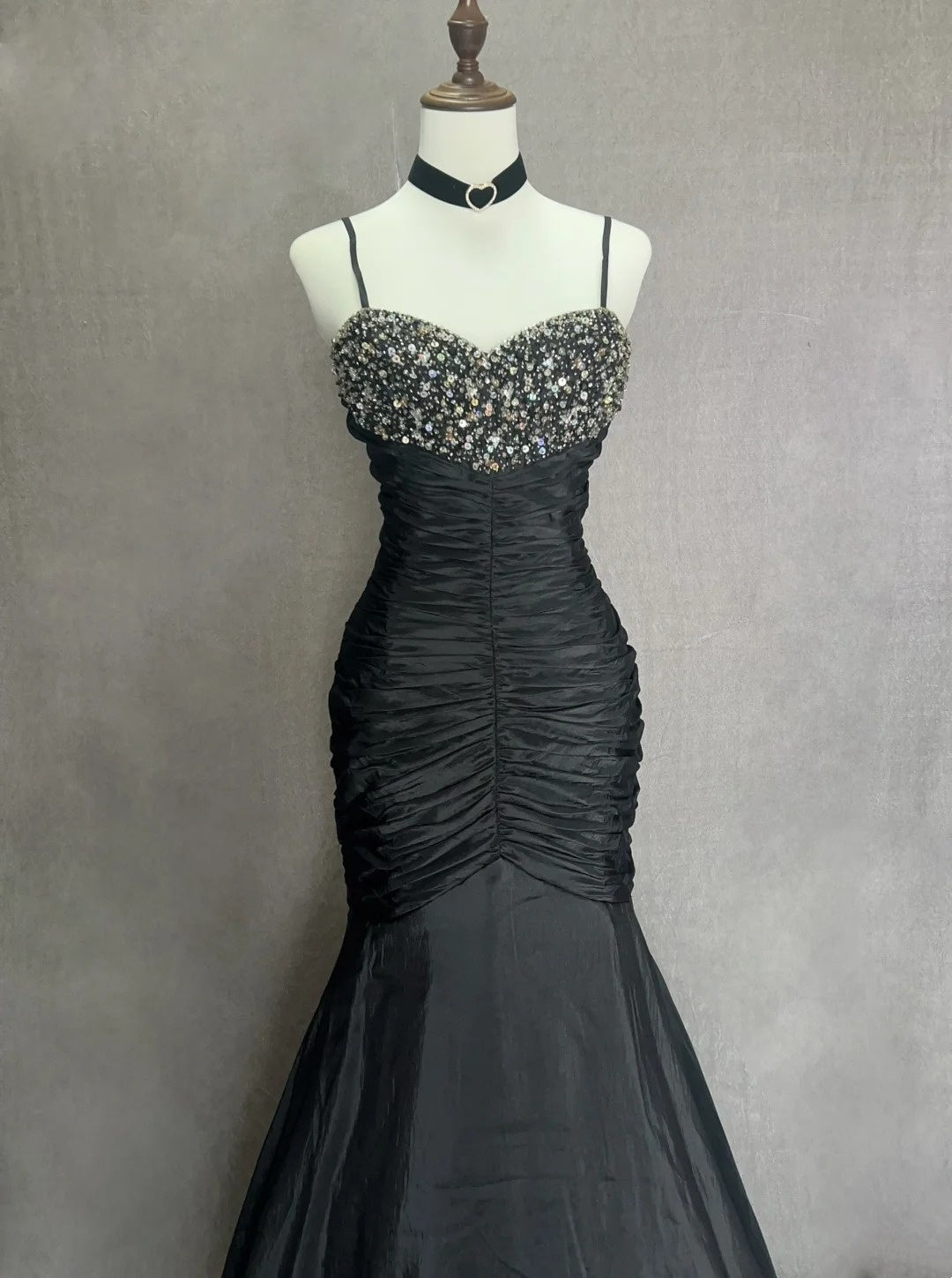 Robes de bal élégantes Robe de soirée queue de sirène à fines bretelles sans manches Robe longue de cérémonie N2875