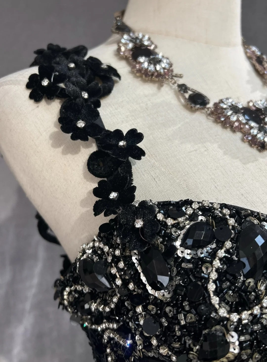 Robes de bal vintage, inspiration sirène, fines bretelles, noires, longues, années 1990, avec applications de perles, robes de soirée N3378