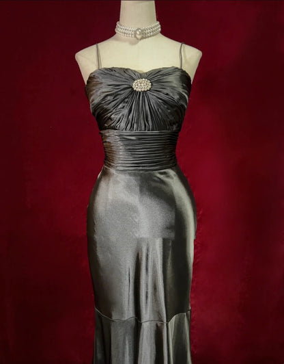 Vintage-Abschlussballkleider Meerjungfrau Spaghettiträger Satin Schwarz mit Rüschen Langes Abendkleid N2497