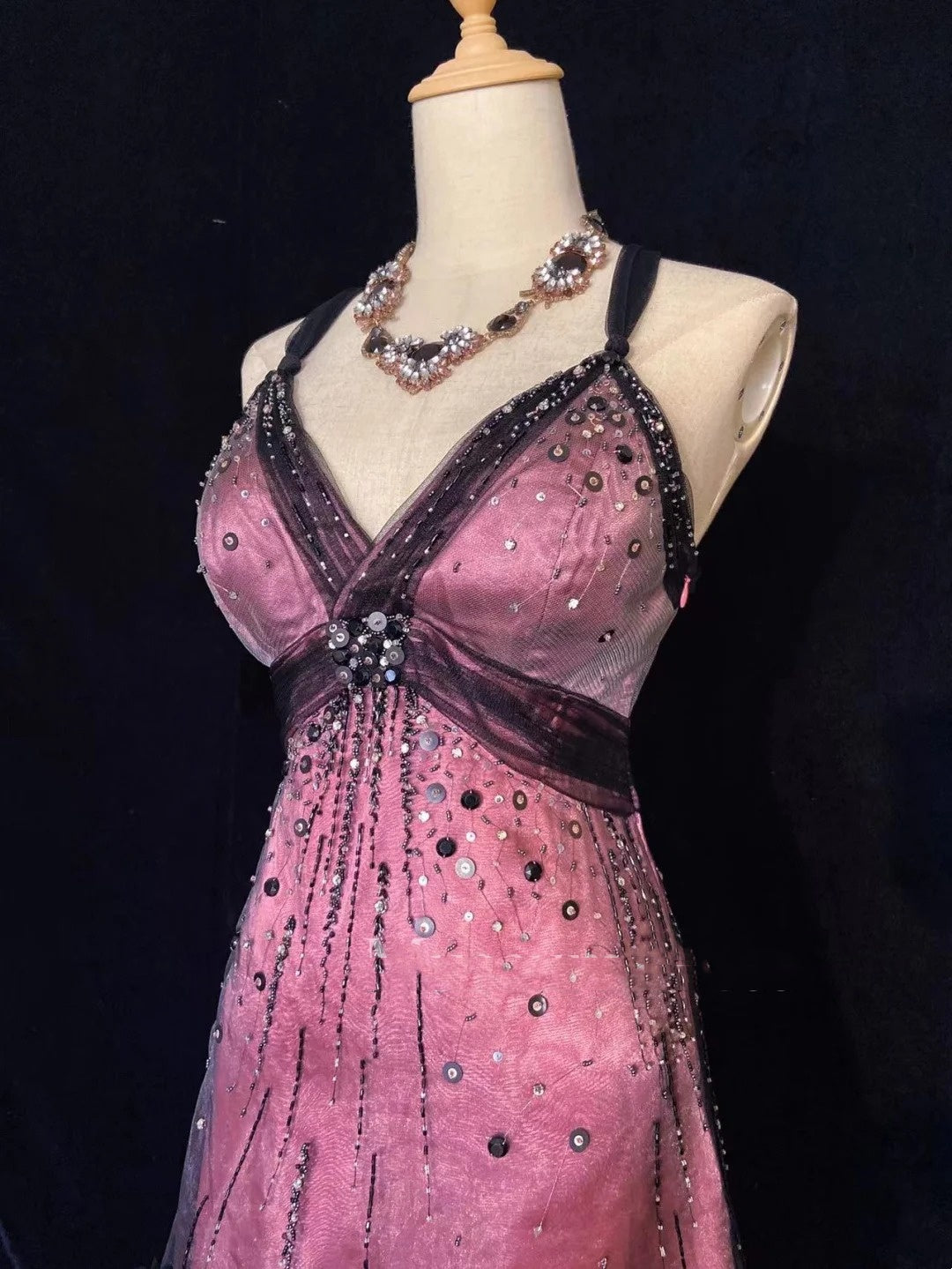 Robes de bal intemporelles sans manches ligne A en tulle noir longueur thé avec perles robe de rentrée N3255