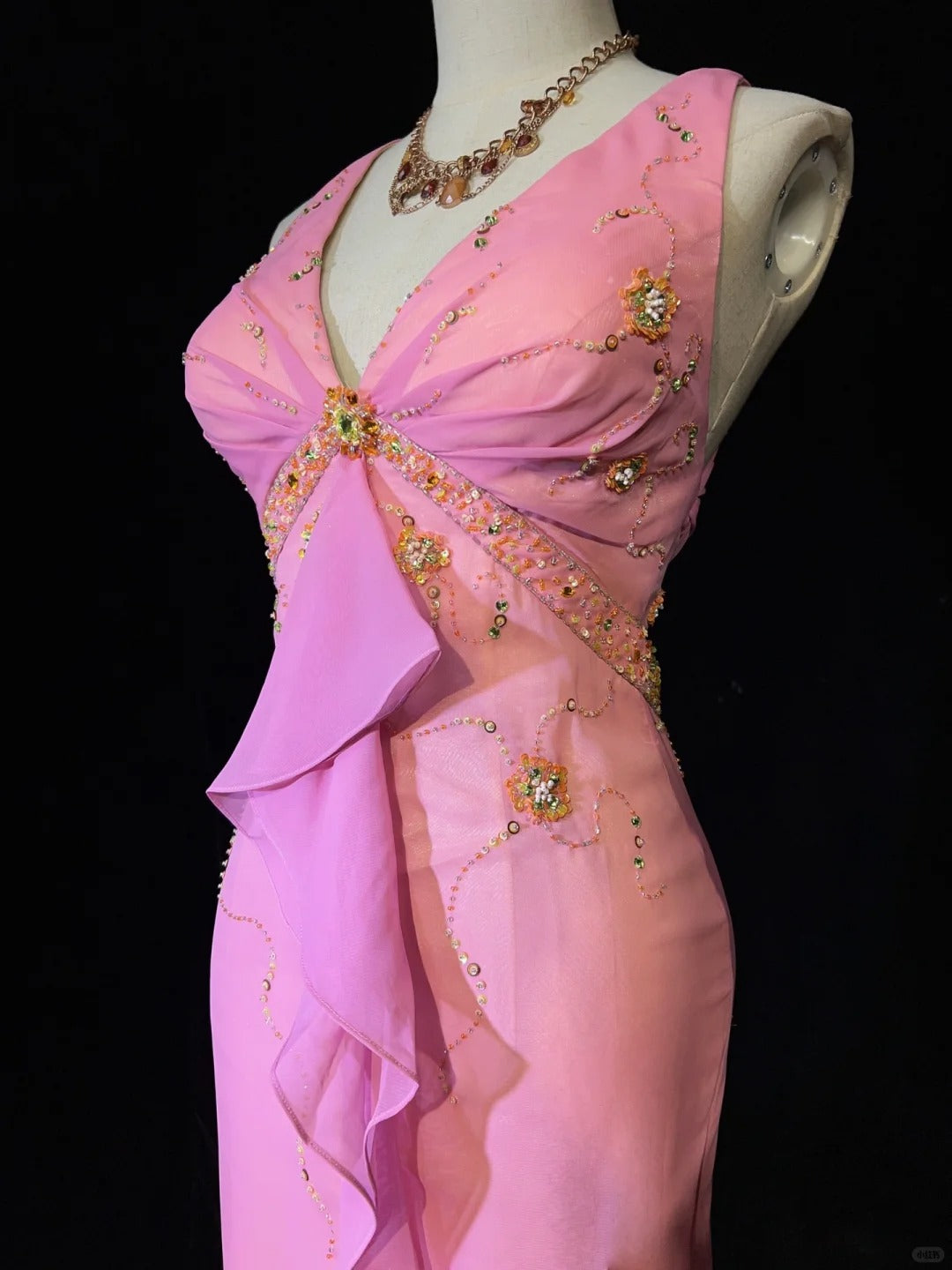 Idées de robes de bal modestes sirène col en V mousseline rose avec perles à volants pour femme robe de soirée formelle N3231