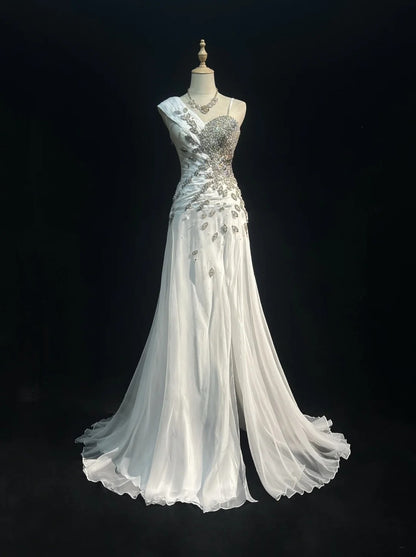Vintage 90er Abschlussballkleider Meerjungfrau Weiß Chiffon mit Rüschen Silberne Perlen Langes Abschlussballkleid mit Umhang N3035
