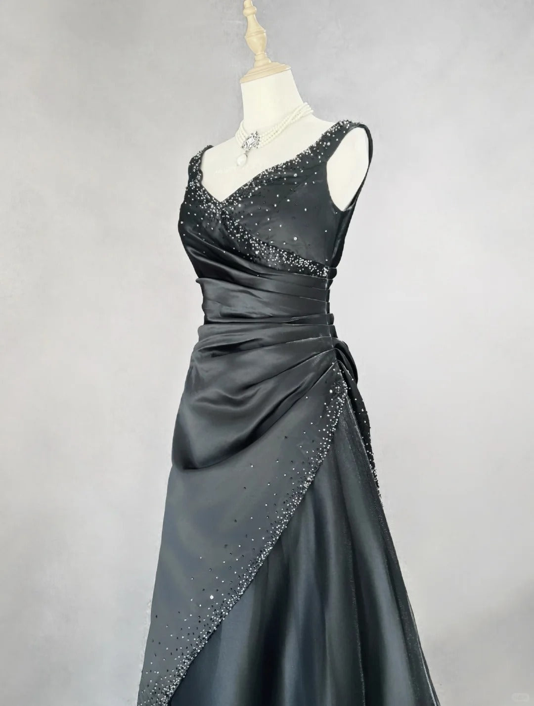 Robes de bal vintage des années 90 Col en V Noir avec perles argentées Robe de soirée longue N3022