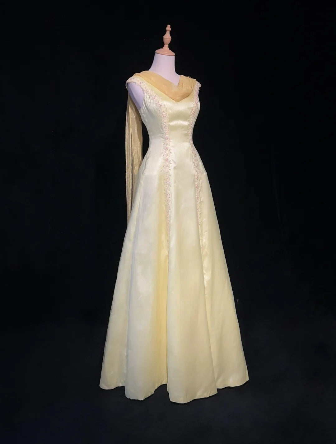Robes de bal vintage des années 50, rétro chic, coupe trapèze, encolure dégagée, tenues de soirée en satin jaune avec écharpe N3011