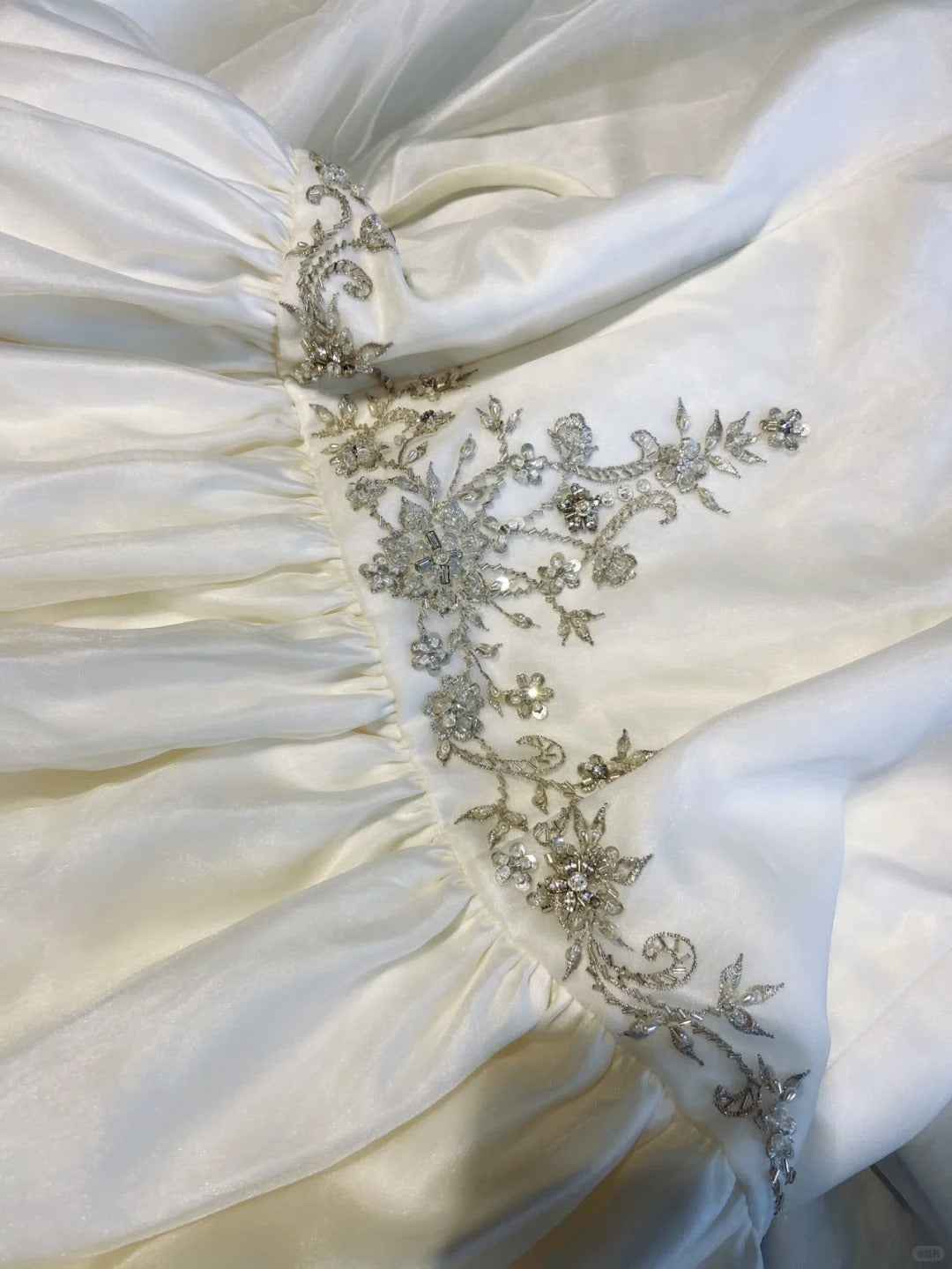 Robes de Mariée Uniques Sirène Bustier Bohème Dentelle Appliquée Blanche Longue Robe de Mariée N3288