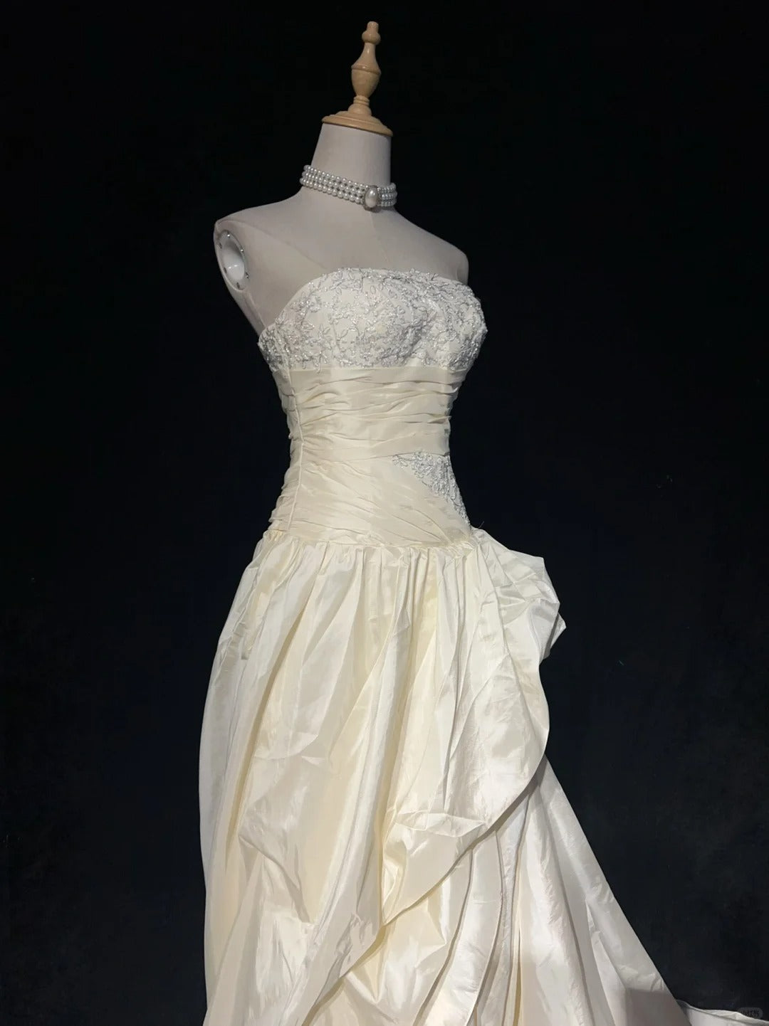 Vintage Prom Dresses 80er Jahre Ballkleid Hellchampagner Trägerlos mit Spitze Abendoutfits N3470
