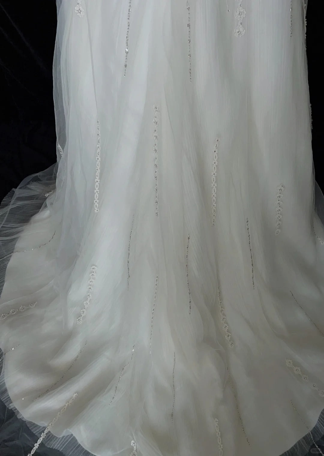 Robes de mariée uniques, ligne A, fines bretelles, tulle blanc avec perles, longue robe de mariée N3646