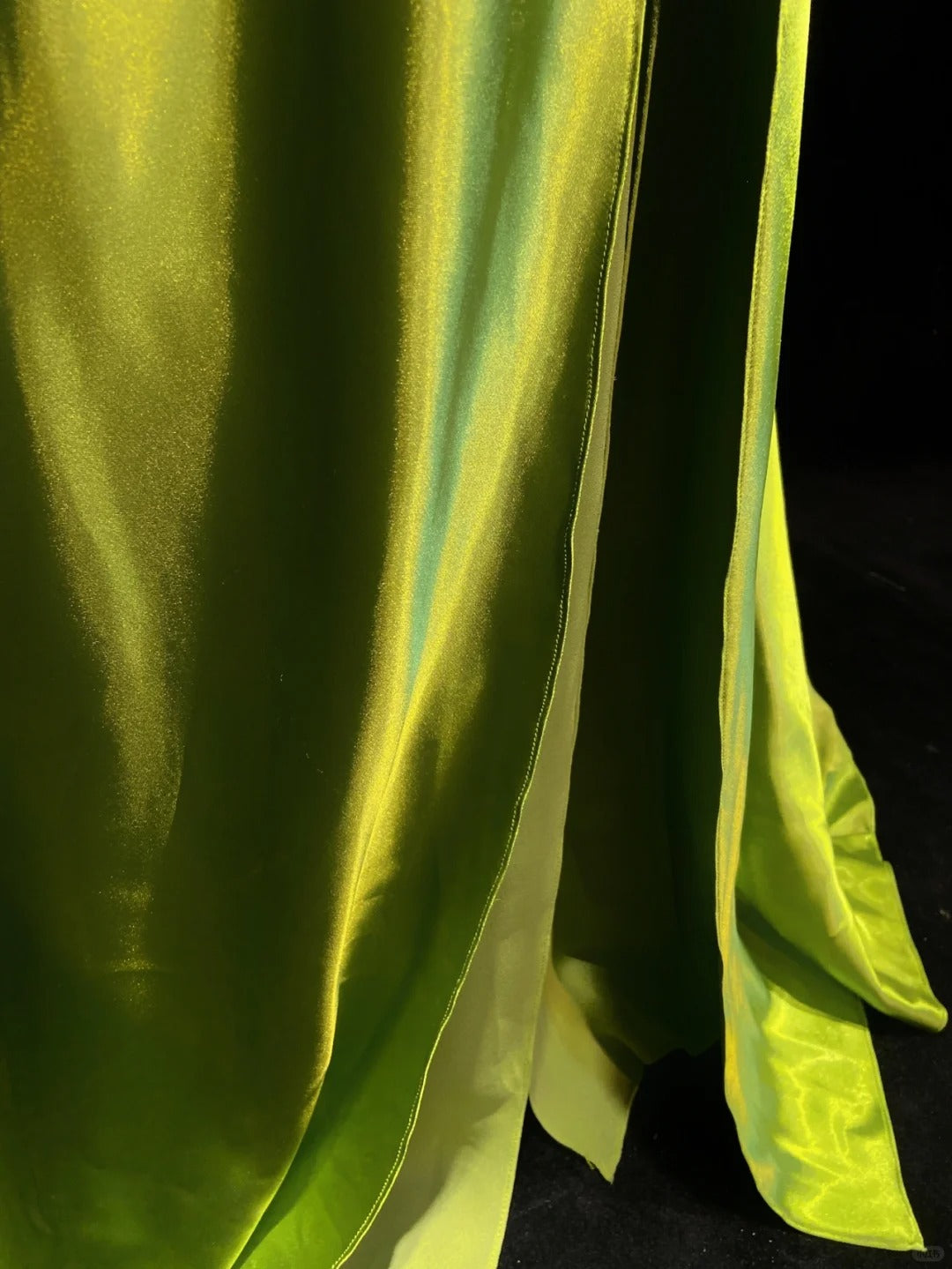 Robes de bal modestes Sirène Halter Vert Dos Nu Satin Sans Manches Longues Tenues de Soirée Formelles N3634