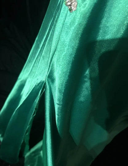 Robes de bal vintage coupe trapèze asymétrique en satin vert des années 70 avec appliques en dentelle longue robe de soirée N2529