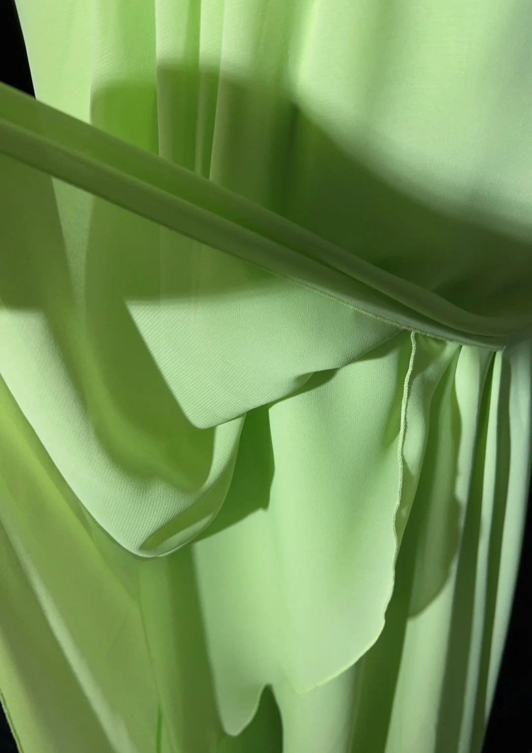 Belles Robes de Bal Coupe Empire Asymétrique en Mousseline Vert avec Volants Longues Tenues de Soirée N3383